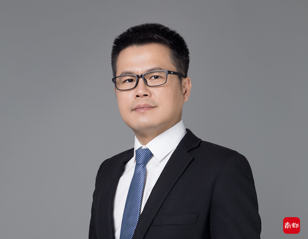爱立亚裸眼立体